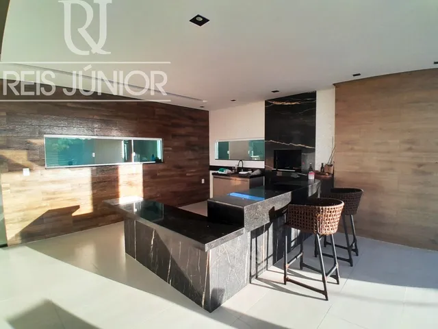 Imagem 2: Casa seminova, com terreno de 1.000 m² e piscina privativa