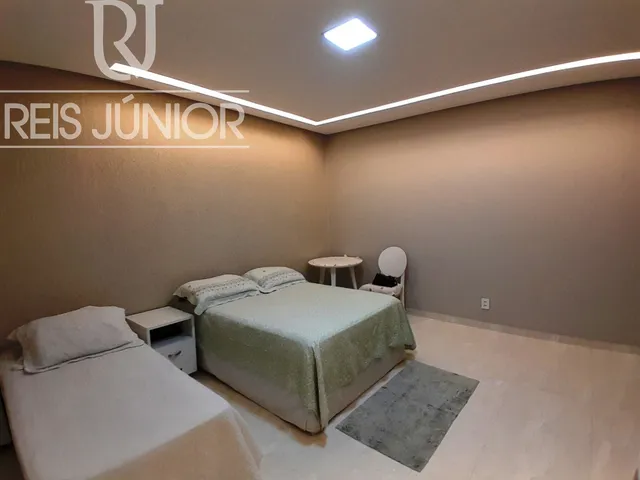 Imagem 15: Casa seminova, com terreno de 1.000 m² e piscina privativa
