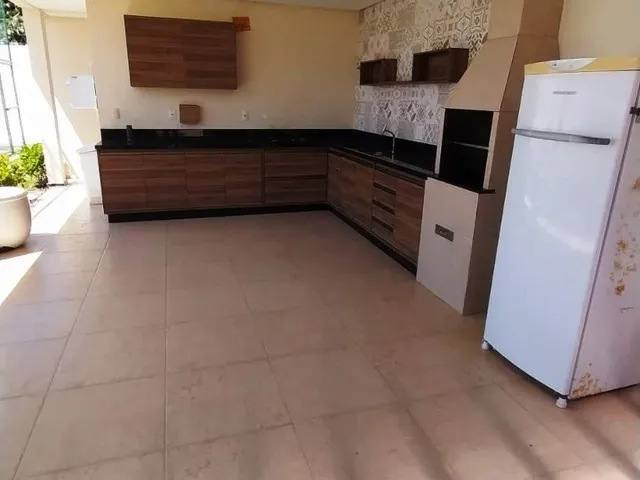 Imagem 8: Bem localizada com 3 suítes, piscina privativa e energia solar