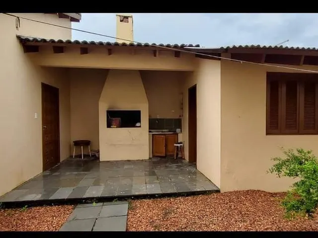 Imagem 3: Sobrado mobiliado com anexo e 172,38 m² a apenas 300 metros do mar – excelente