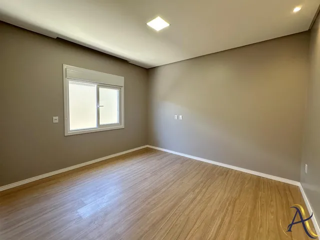 Imagem 15: Casa com 300m² de área de terreno, 2 dormitórios sendo 1 suíte no Centenário em