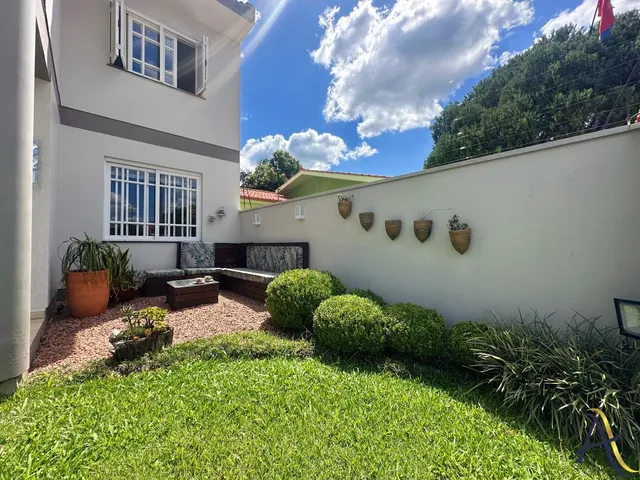 Imagem 3: Casa Completa com Suíte, Piscina, Churrasqueira e Garagem para 3 Carros em excelente