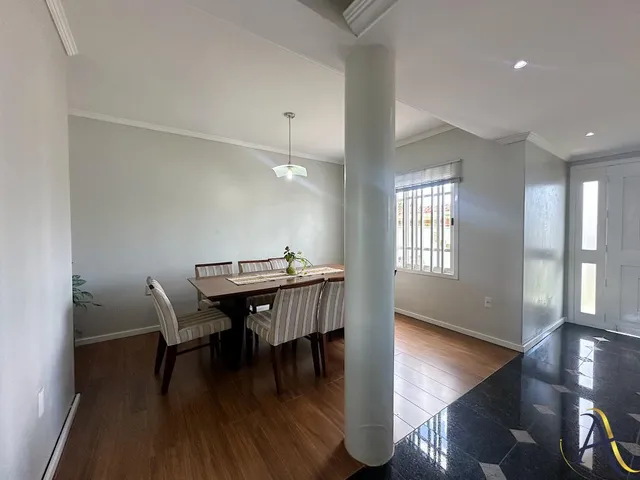 Imagem 9: Casa Completa com Suíte, Piscina, Churrasqueira e Garagem para 3 Carros em excelente