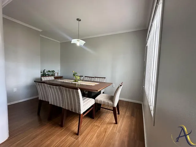 Imagem 10: Casa Completa com Suíte, Piscina, Churrasqueira e Garagem para 3 Carros em excelente