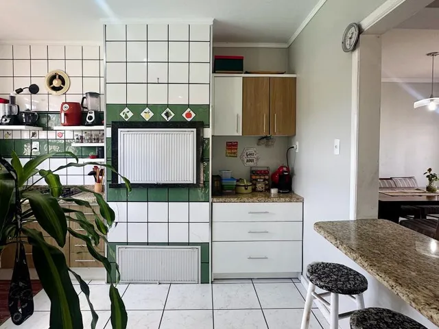 Imagem 13: Casa Completa com Suíte, Piscina, Churrasqueira e Garagem para 3 Carros em excelente