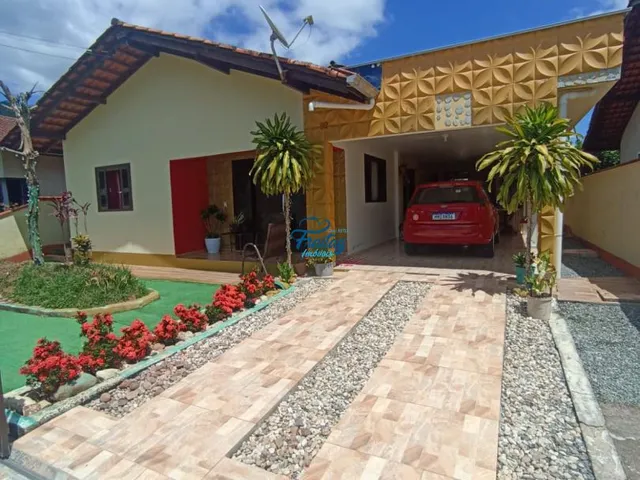 Imagem: A casa possui 2 Dormitórios, 2 Suítes, 3 Banheiros,