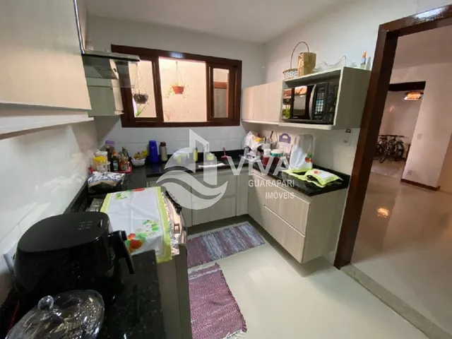 Imagem 4: Ampla casa de alto padrão com 4 suítes e 3 vagas de garagem na Nova Guarapari