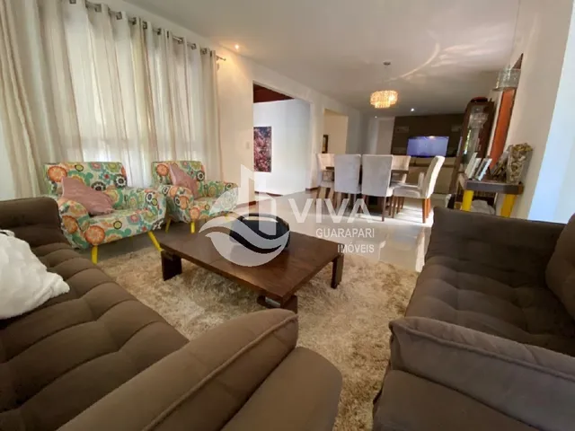 Imagem 5: Ampla casa de alto padrão com 4 suítes e 3 vagas de garagem na Nova Guarapari
