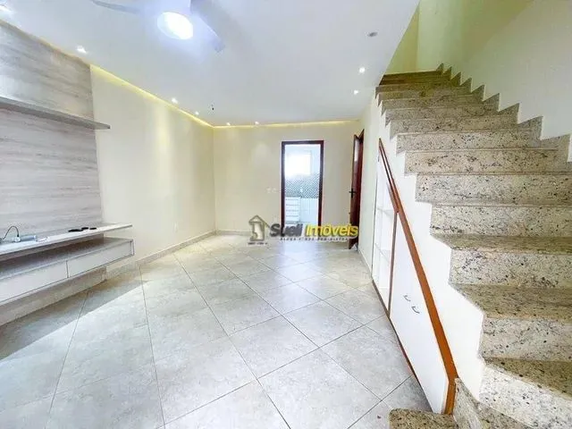 Imagem: A casa possui 2 Dormitórios, 2 Suítes, 3 Banheiros, 1