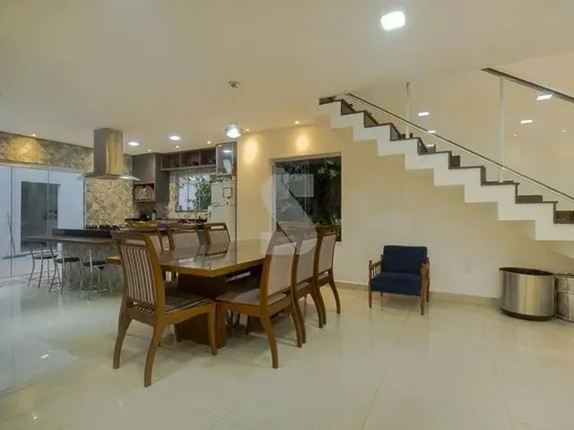 Imagem: Casa À Venda, 6 Quartos, 1 Suíte, 2 Vagas