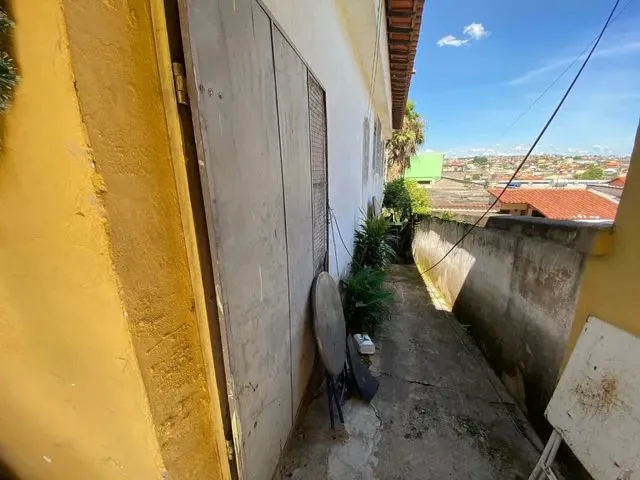 Imagem: Casa com 2 Dormitórios À Venda em Contagem