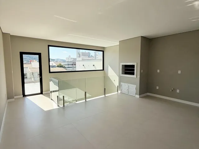 Imagem 3: CASA TRIPLEX COM 03 SUÍTES NO CENTRO DE BALNEÁRIO CAMBORIÚ