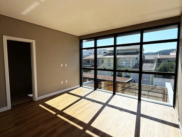 Imagem 2: CASA TRIPLEX COM 03 SUÍTES NO CENTRO DE BALNEÁRIO CAMBORIÚ