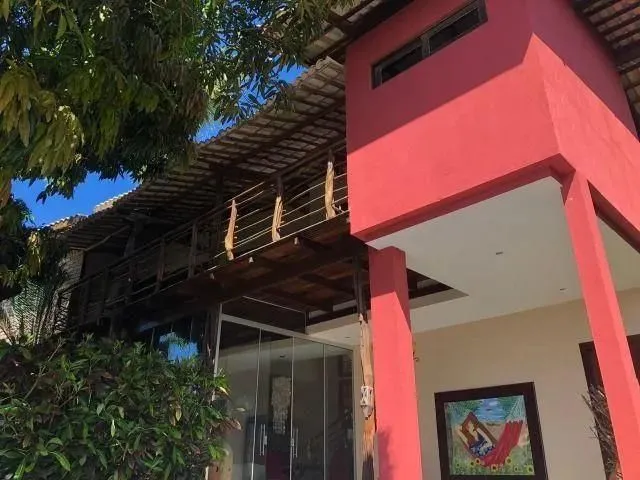 Imagem: A casa possui 3 Dormitórios, 3 Suítes, 1 Banheiro, 4