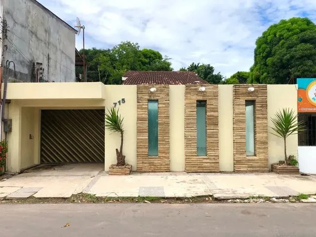 Imagem: A casa possui 3 Dormitórios, 3 Suítes, 5 Banheiros, 4
