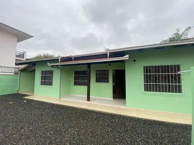 Imagem: A casa possui 2 Dormitórios, 1 Banheiro, 1 Vaga na