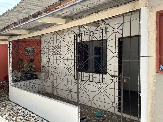Imagem: A casa possui 2 Dormitórios, 1 Banheiro e está localizado