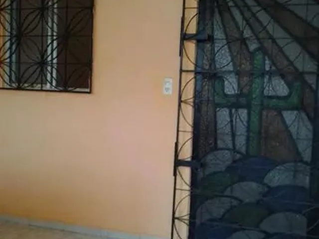 Imagem: A casa possui 2 Dormitórios, 1 Banheiro e está localizado