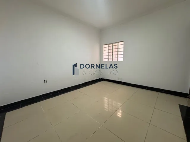 Imagem 8: CASA TÉRREA 3 DORMITÓRIOS UMA SUÍTE GUARAPARK COND. FECHADO TERRENO COM 800M²