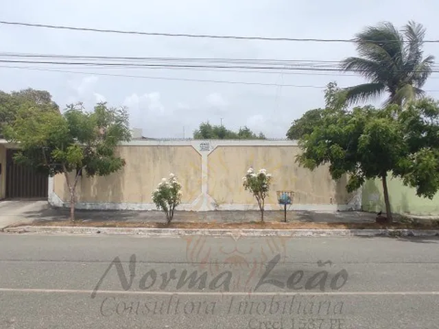 Imagem: Casa TÉRREA com Piscina em via Pública