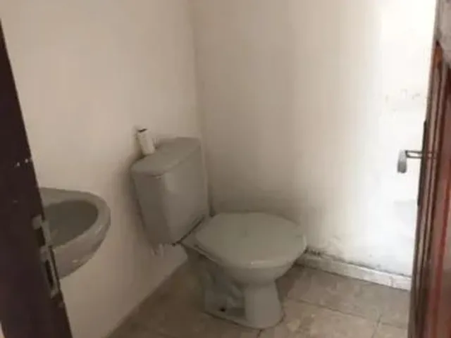 Imagem 2: Alugo Ponto Comercial, Medindo 6,35 X 3,0