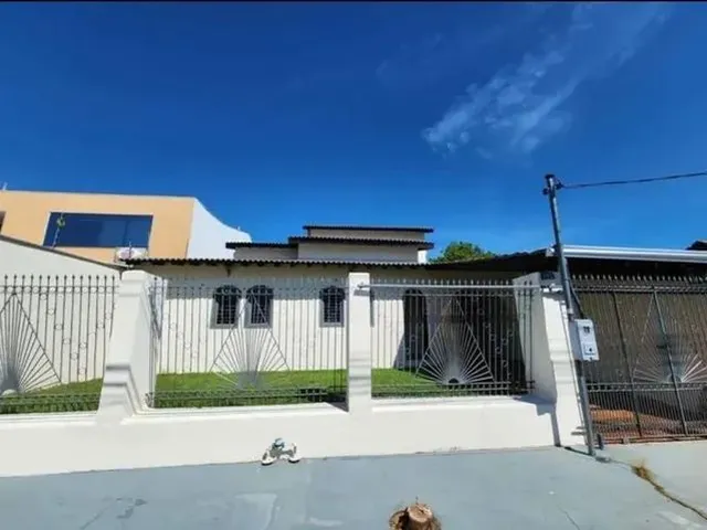 Imagem: Bela Casa Reformada com 03 Quartos, Sendo