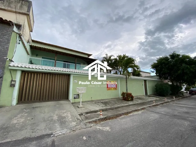 Imagem: A casa possui 3 Dormitórios, 1 Suíte, 2 Banheiros, 5