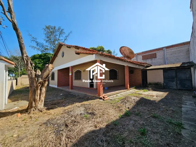Imagem 1: Casa com 3 quartos sendo 1 suíte, sala em L, banheiro, cozinha , garagem coberta