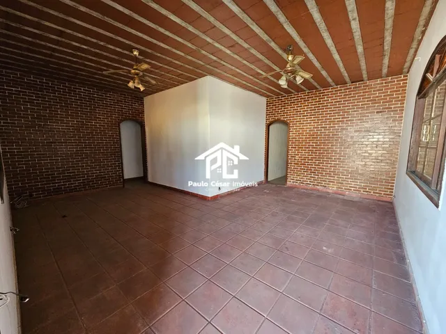 Imagem 10: Casa com 3 quartos sendo 1 suíte, sala em L, banheiro, cozinha , garagem coberta