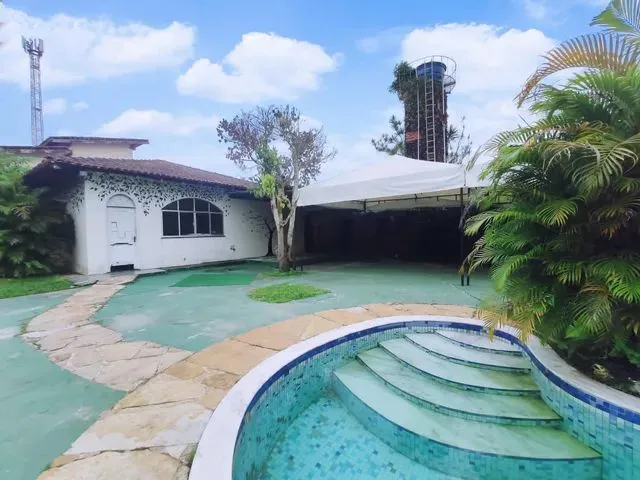 Imagem 14: Casarão com Piscina na Alameda Dom Jorge na Aug Motenegro Próx Ville Laguna 880M² 3