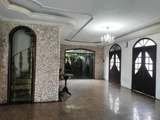 Imagem 6: Casarão com Piscina na Alameda Dom Jorge na Aug Motenegro Próx Ville Laguna 880M² 3