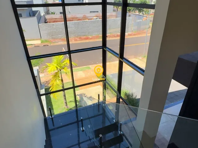 Imagem 3: Sobrado 226m², 3 suítes + 1 escritório c/ pé direito elevado e piscina