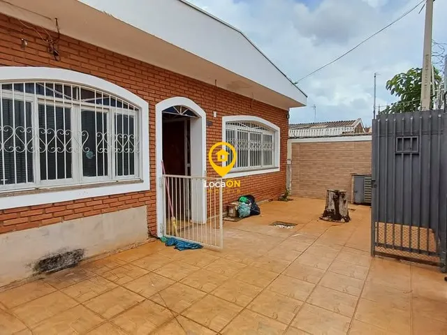 Imagem: A casa possui 4 Dormitórios, 2 Suítes, 3 Banheiros, 2