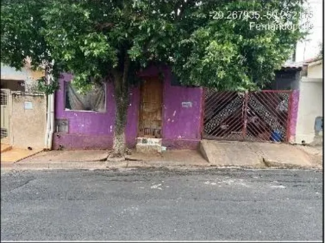 Imagem: A casa possui 1 Dormitório, 1 Banheiro, 1 Vaga na garagem,
