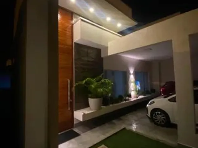 Imagem: A casa possui 3 Dormitórios, 4 Banheiros, 2 Vagas na