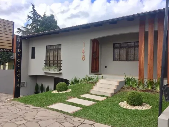 Imagem: A casa possui 5 Dormitórios, 3 Banheiros, 340m² de Área
