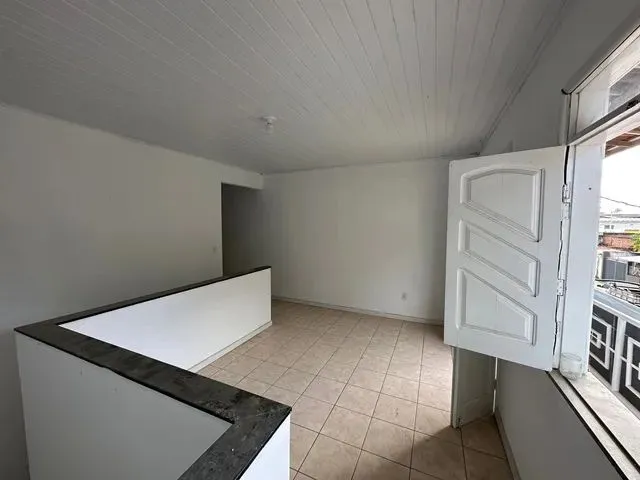 Imagem: O apartamento possui 2 Dormitórios, 1 Banheiro, 100m² de Área