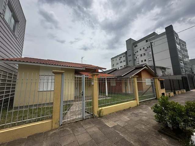 Imagem 2: Casa à venda em Farroupilha - Centro - Com Quintal e Churrasqueira