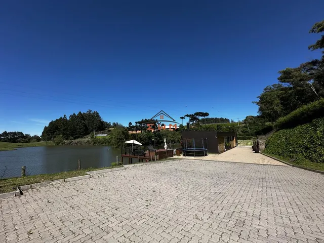 Imagem 2: Chácara de Alto Padrão com Piscina e VistaPanorâmica e lago em Farroupilha - Venda