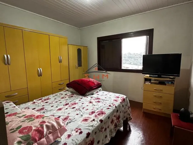 Imagem 14: Casa à venda em Farroupilha - 3 Dormitórios, Churrasqueira e Garagem