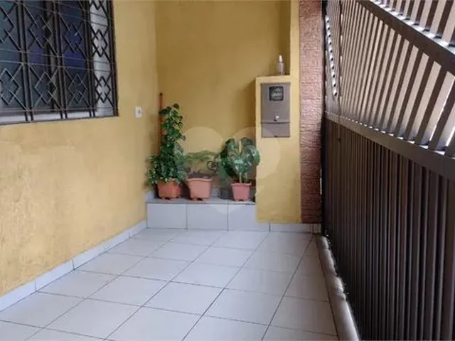 Imagem: Sobrado Lindo com 03 Dormitórios e Ponto