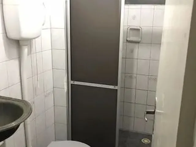 Imagem: O apartamento possui 2 Dormitórios, 1 Banheiro, 1 Vaga na