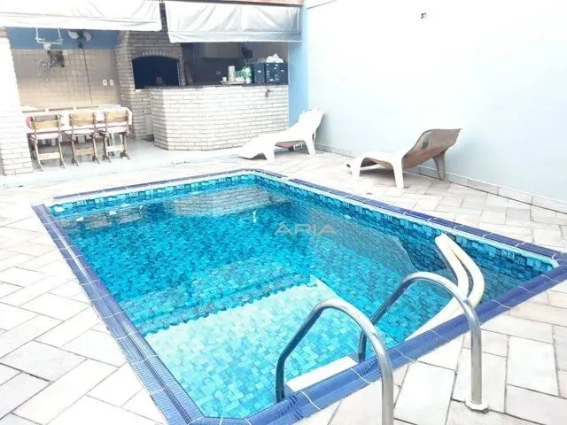 Imagem: Casa Reformada com Piscina e Churrasqueira