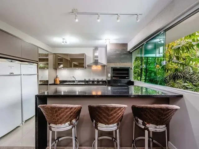 Imagem: Casa com 4 Dormitórios À Venda, 550 M²