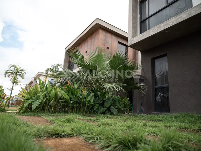 Imagem: A casa em condomínio possui 3 Dormitórios, 3 Suítes, 1