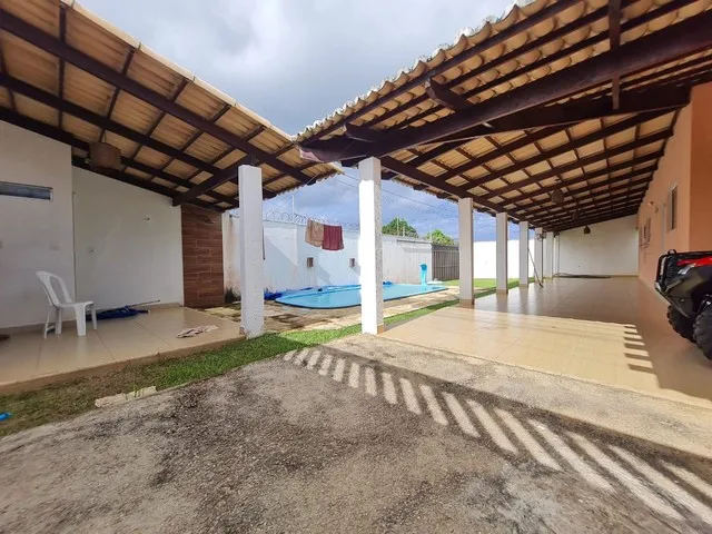Imagem: A casa possui 4 Dormitórios, 3 Banheiros, 4 Vagas na