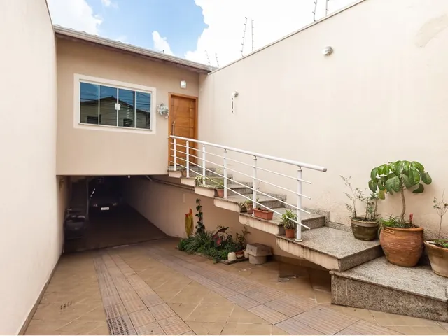 Imagem: A casa possui 3 Dormitórios, 3 Suítes, 4 Banheiros, 5