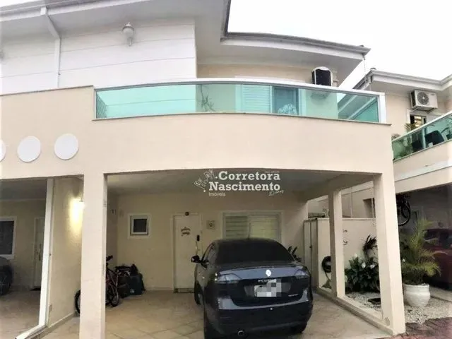 Imagem: A casa em condomínio possui 4 Dormitórios, 2 Suítes, 4
