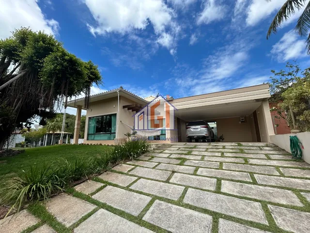 Imagem: A casa possui 3 Dormitórios, 2 Suítes, 1 Banheiro, 2