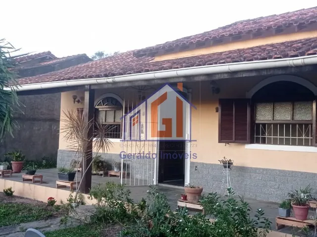 Imagem: A casa possui 2 Dormitórios, 1 Suíte, 1 Banheiro, 100m²